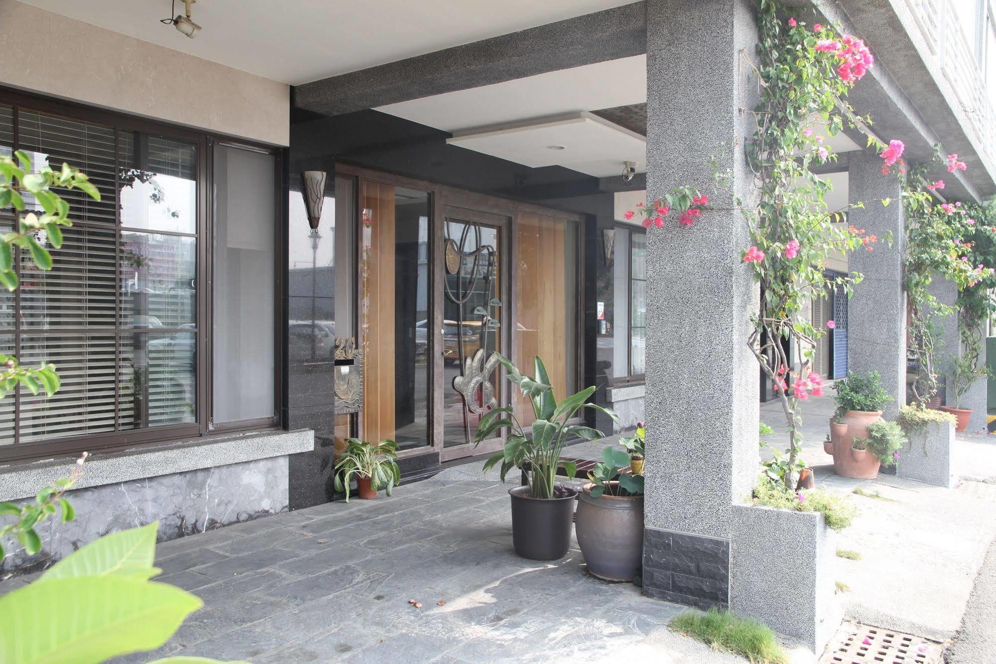 Moment Inn Tainan Zewnętrze zdjęcie